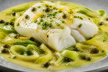 Silkeblød torsk med beurre blanc og kapers